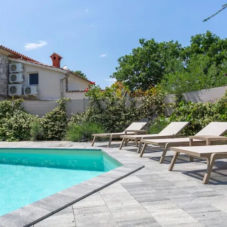 Luxury Exclusive By Guide Villa