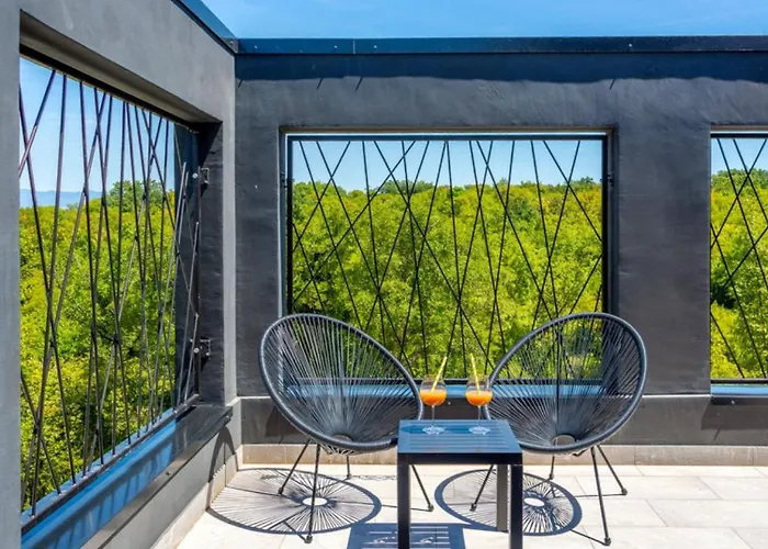 Luxury Exclusive By Guide