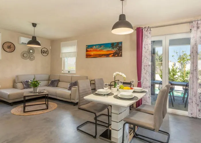 Luxury Exclusive By Guide Villa