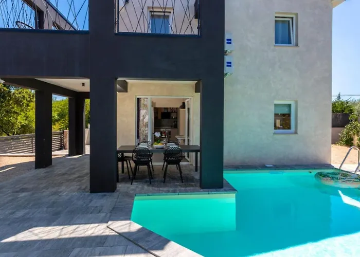Luxury Exclusive By Guide *