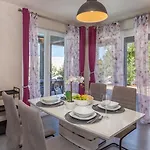 Luxury Exclusive By Guide Villa